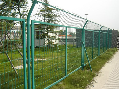 籃球場鐵柵欄
